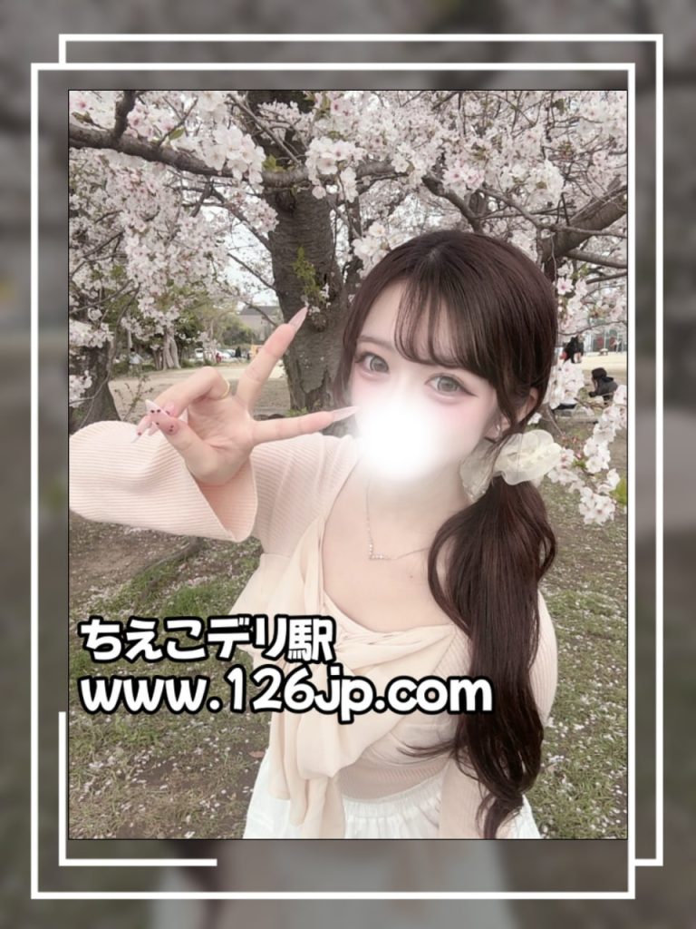 Popular petite sweet girl in Tokyo. 23 years old, 156cm with a soft girlfriend-like charm, perfect for a relaxing experience.