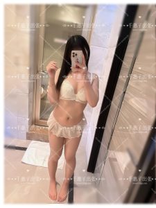 D-2059｜大阪デリヘル｜小柄で可愛い大阪出勤の人気女性